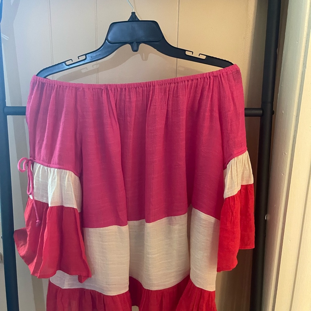 Block print top (off-white, red, pink) with elastic neckline.